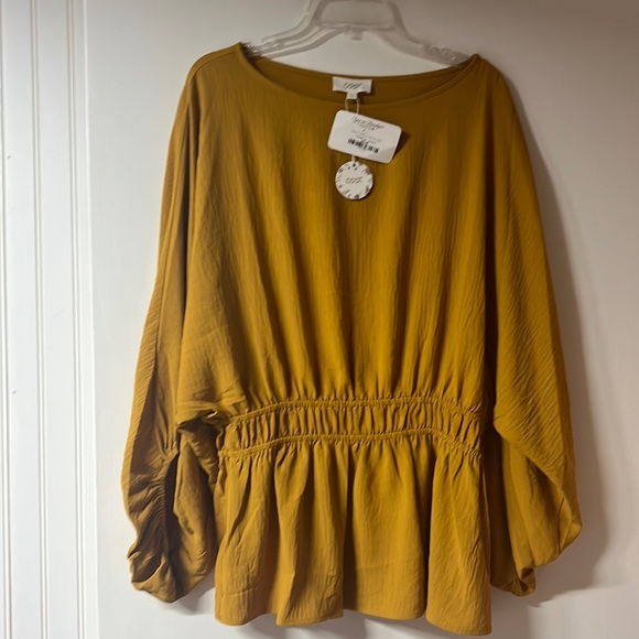 Beautiful Yellow/Gold ODDY top. Size 1XL. Never worn!! NWT - Picture 1 of 5